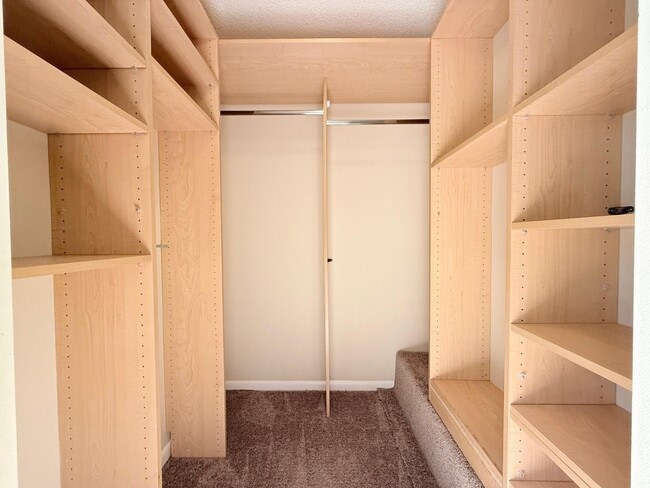 Building Photo - 810 8th Way