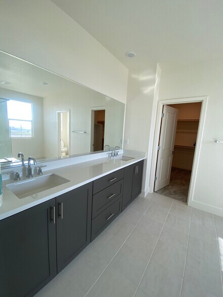 Building Photo - 2466 Elan Dr