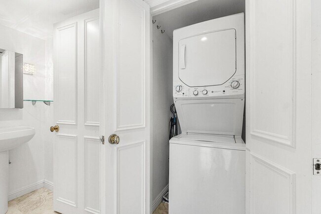 Building Photo - 4201 N Ocean Blvd