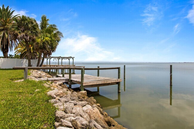 Building Photo - 7810 S Tropical Trail