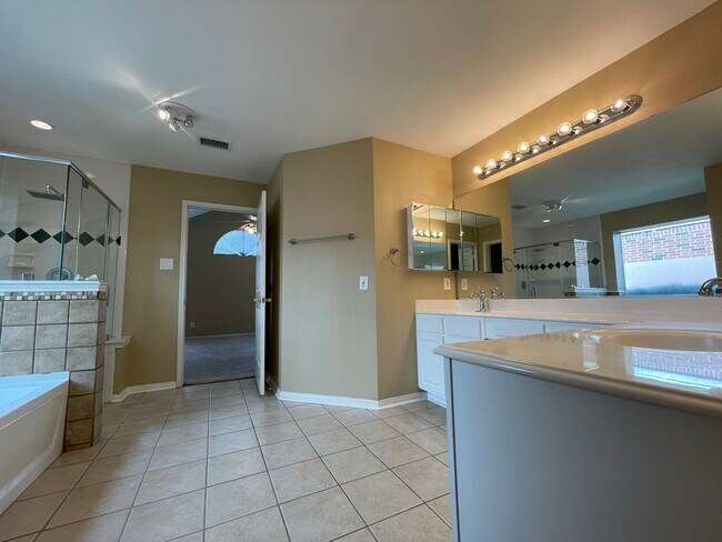 Building Photo - 739 Annie's Way