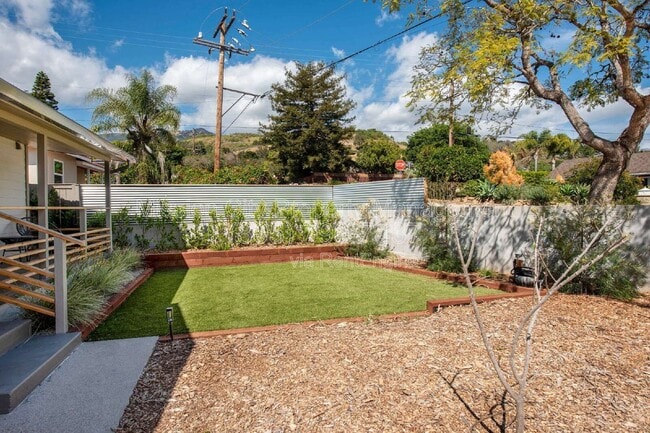 Building Photo - 337 E Calle Laureles