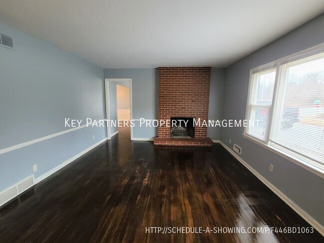 Building Photo - 1309 W 100th Terrace - Short term option!
