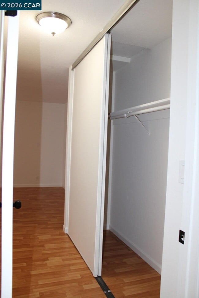 Building Photo - 2152 Blue Jay Cir