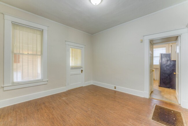 Building Photo - Rent reduced! Move-in special - 1/2 off Fi...