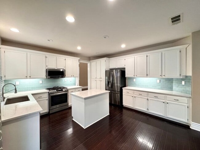 Building Photo - Beautiful 4 Bedroom Murrieta Home with Sol...