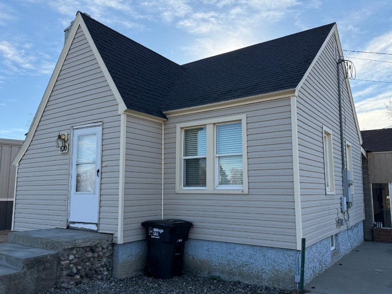 Primary Photo - 820 Central Ave