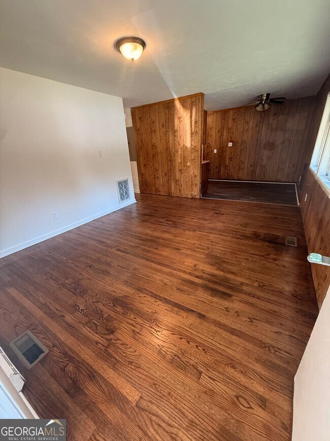 Building Photo - 6646 Wolf River Ct
