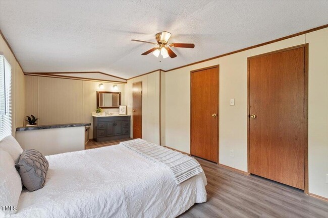 Building Photo - 10317 Giles Rd