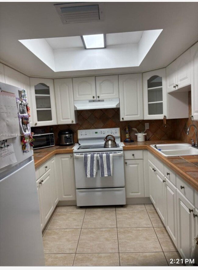 Building Photo - 9080 SW 125th Ave