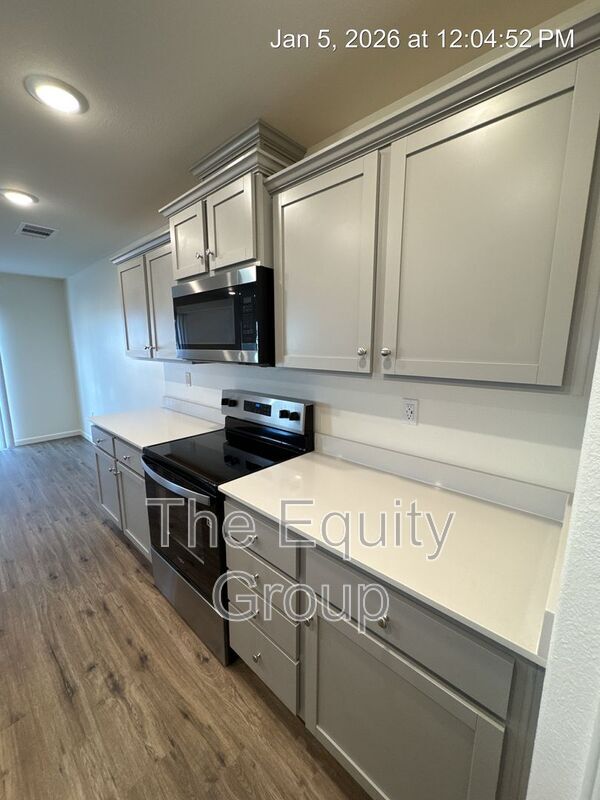 Building Photo - 7064 W Wren Ave