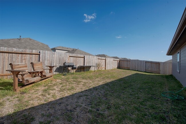 Building Photo - 15223 Mayflower St