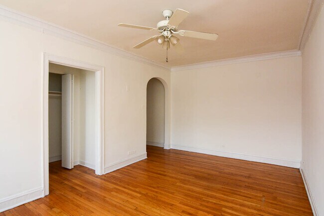 Building Photo - 4801 N Fairfield Ave