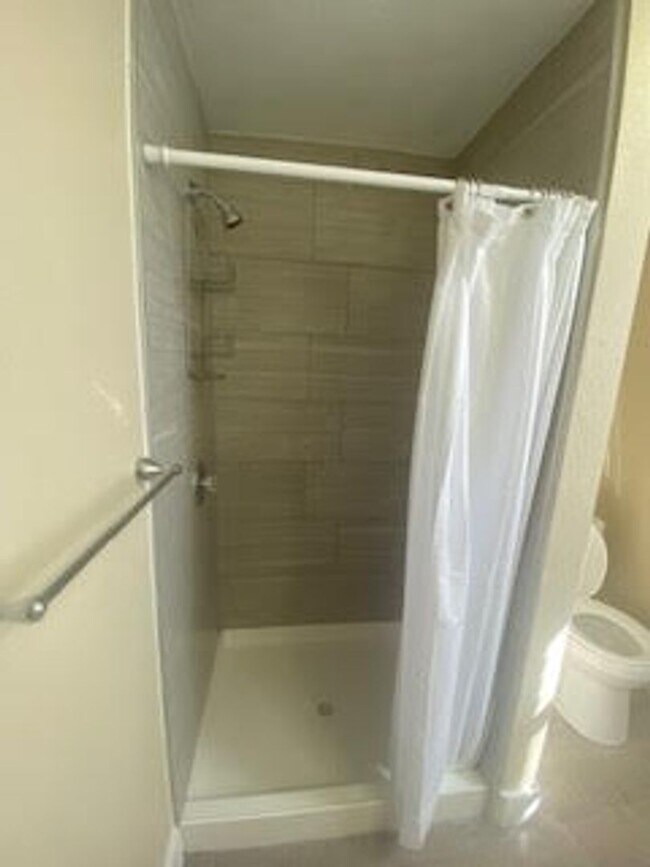 Building Photo - Newly updated 1 bedroom + office