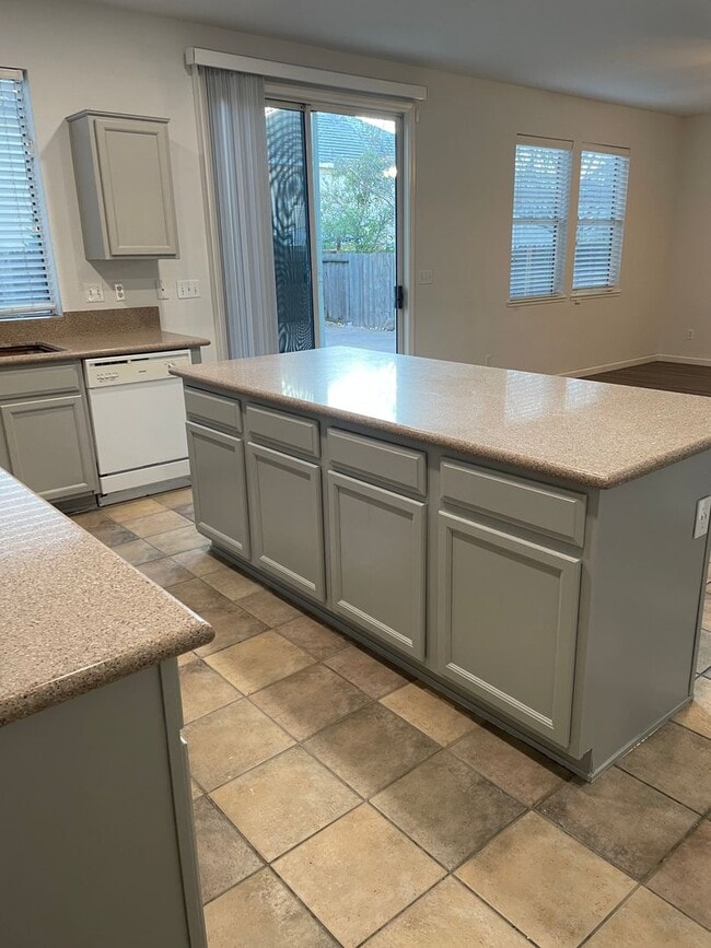 Building Photo - LARGE TWO STORY HOME IN ROCKLIN WITH 4 BEDROOM PLUS DEN & BONUS ROOM