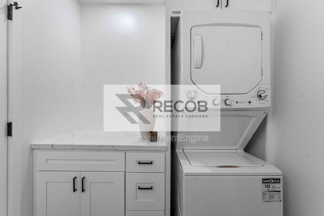 Building Photo - 8353 Ivory Coast Dr