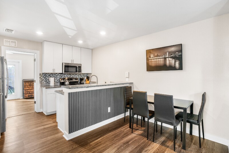 Building Photo - 202 N Fremont Ave