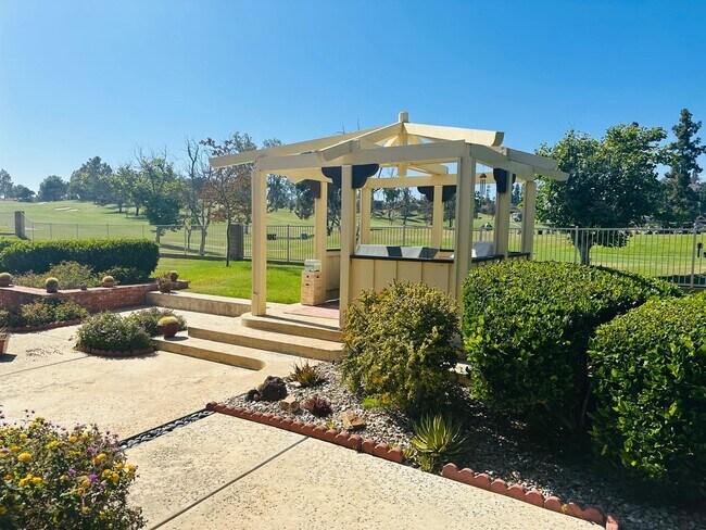 Building Photo - 3 bed single story home for rent  in  Shadowridge Community on the Greens