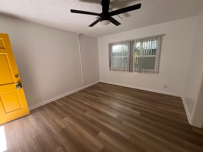 Interior Photo - 944 Tiverton Avenue