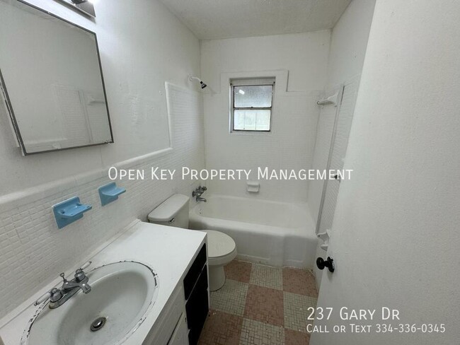 Building Photo - 237 Gary Dr