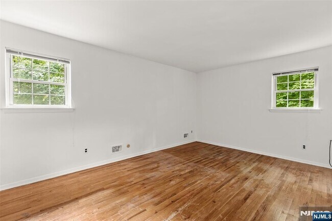 Building Photo - 87 Poplar St