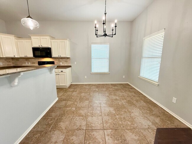 Building Photo - Great Family Home, Great Neighborhood