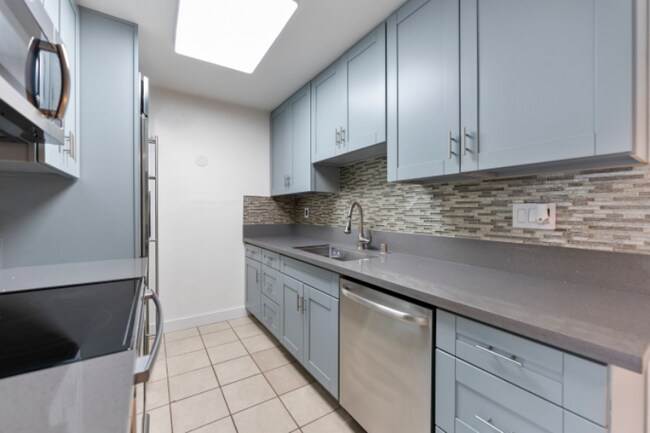 Building Photo - 1551 Broadway