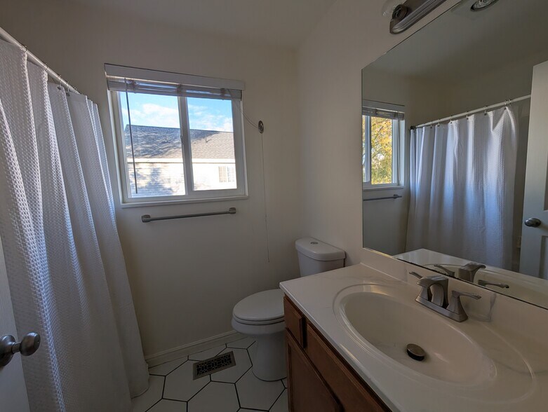 Building Photo - 618 S Jake Garn Blvd