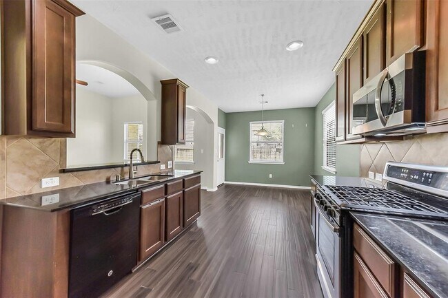 Building Photo - 16622 River Wood Ct