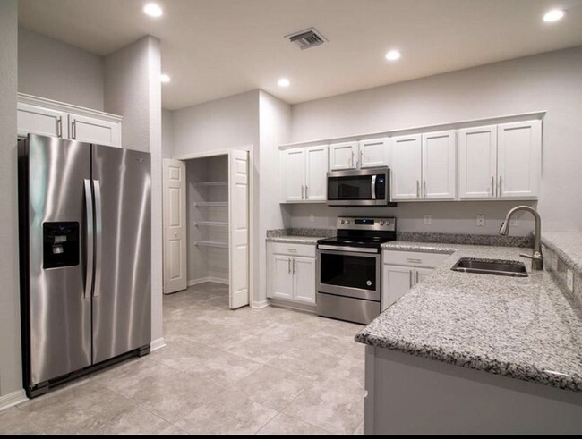 Building Photo - 1082 Grantham Dr