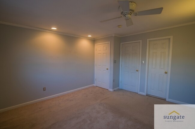 Building Photo - 615 S Glover St