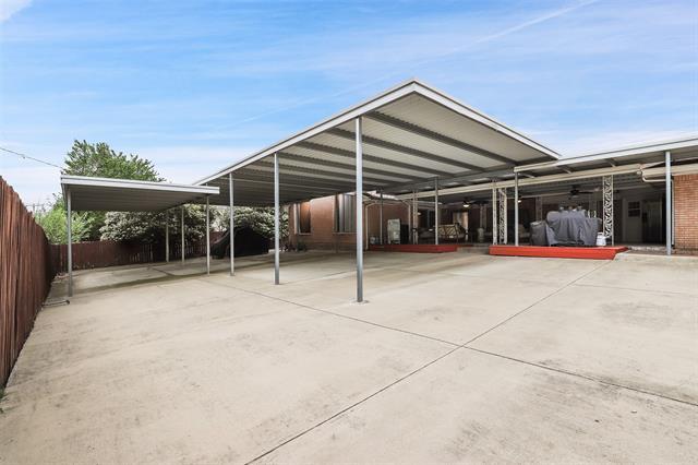 Building Photo - 6545 Lyndon B Johnson Fwy