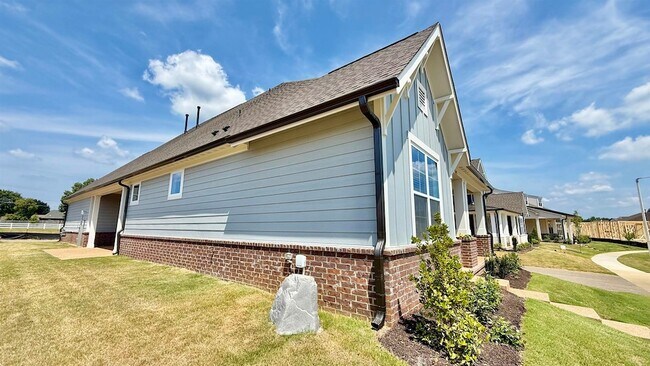 Building Photo - 5695 Pleasant Pk Pl