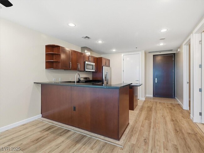 Building Photo - 4575 Dean Martin Dr