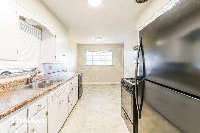 Building Photo - 2721 Bernadette Road