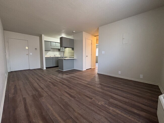 Building Photo - Renovated 2 Bedroom, 1 Bath Apartment at t...