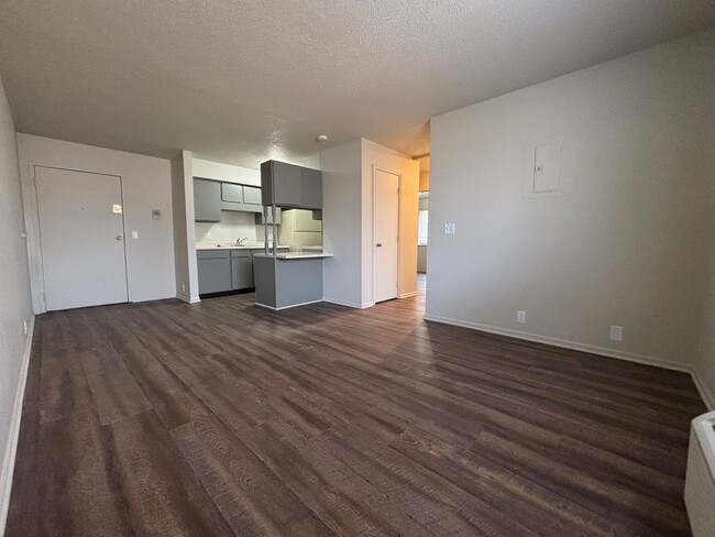 Building Photo - Renovated 2 Bedroom, 1 Bath Apartment at the Brookside Apartments!