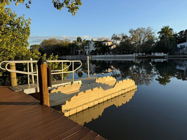 Building Photo - 2 Bedroom 2.5 Bath Condo (Central Park II Condominiums)