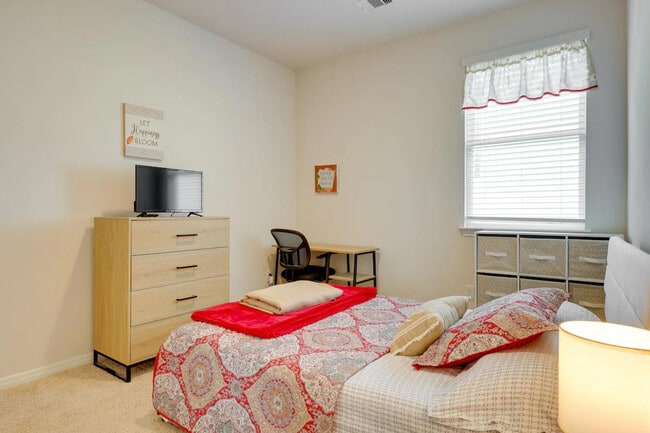 Building Photo - 145 Greenbelt Reservoir Pass