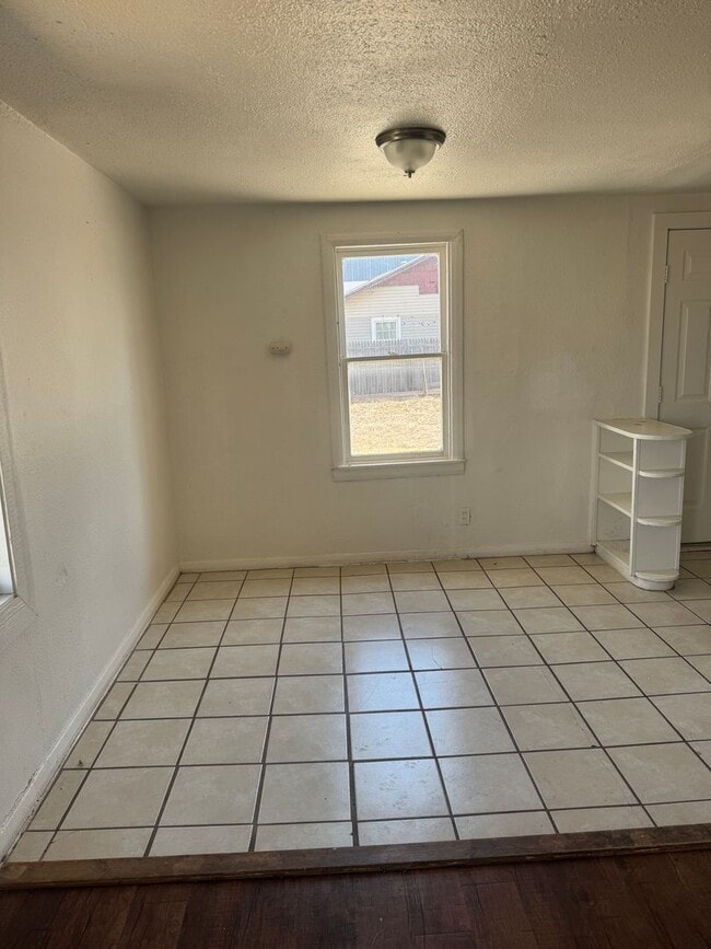 Building Photo - 503 S Milam St