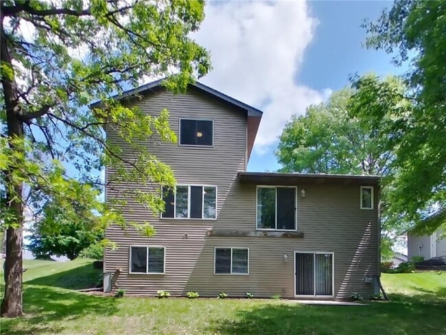 Building Photo - 14700 Junkite St NW