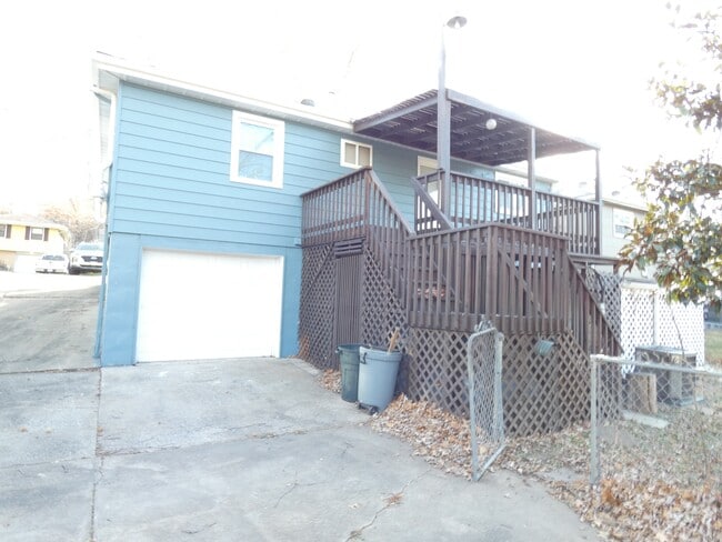 Building Photo - 4700 N Bristol Ave