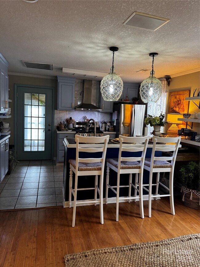 Building Photo - 404 Moss Springs Rd