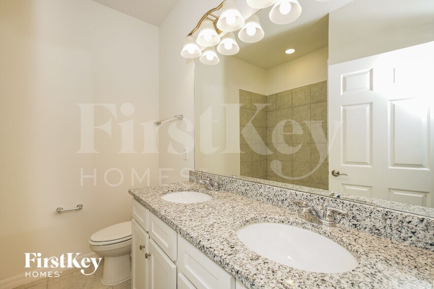 Building Photo - 1573 Isleta Lp