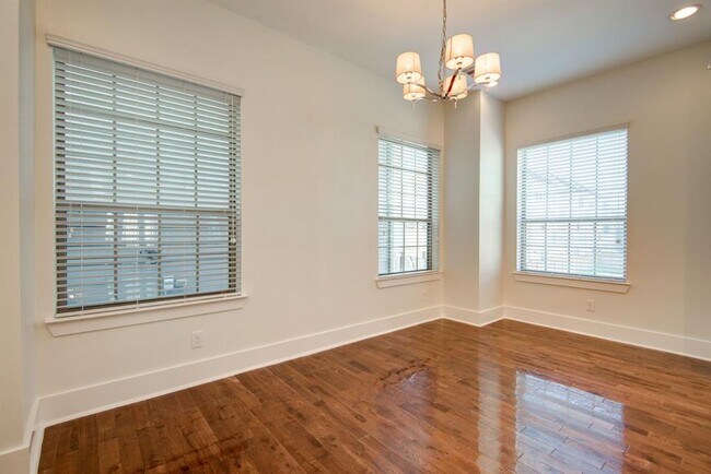 Building Photo - 1721 Thompson St