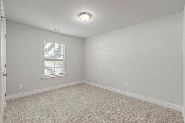 Building Photo - 9102 Eagle Trce Dr SE