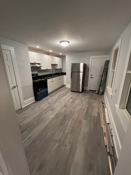 Kitchen - 36 Loker St