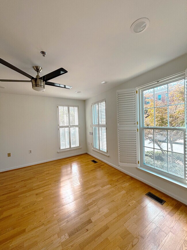 Building Photo - 2411 20th St NW