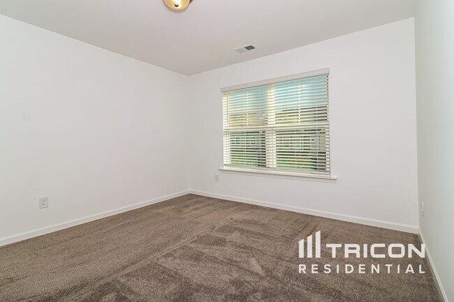 Building Photo - 2085 Rosemary Park Ln
