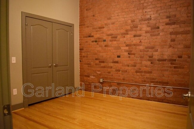 Building Photo - 113 Norfolk Ave SW